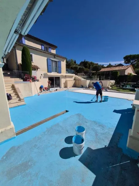 Plage de piscine travertin et pool house, photo 7 sur 52